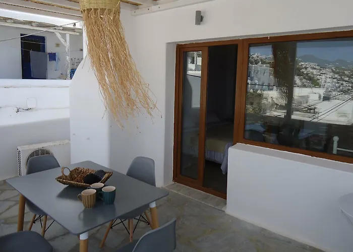 Madres * Mykonos Town