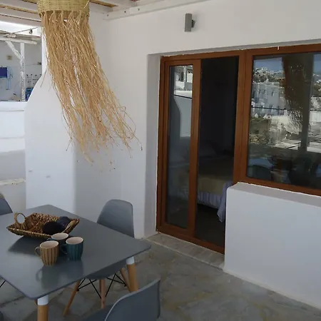 Madres * Mykonos Town